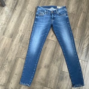 Diesel Slandy Low Super Skinny Jeans. EUC/worn only once. Size 28/Length 32